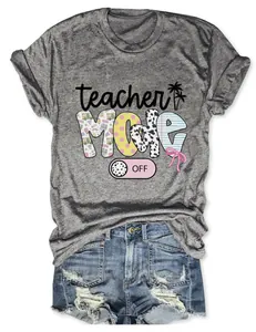 Detailansicht des Teacher Mode Off Grafikdrucks auf einem grauen Damen-Freizeit-T-Shirt