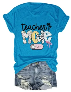 Lebhaftes blaues Damen-T-Shirt mit 'Teacher Mode Off' Grafik und Jeansshorts-Details
