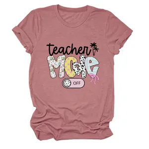 Detailansicht des teacher mode off Grafikdrucks auf einem pinken Damen-T-Shirt für den Sommer