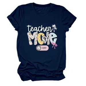 Detailansicht der teacher mode off grafik auf dunkelblauem kurzarm t-shirt