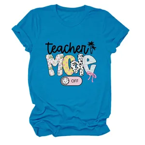 Detailansicht des blauen Damen-T-Shirts mit dem kreativen Teacher Mode OFF Druck