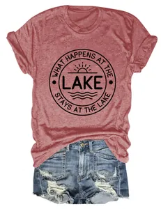 T-shirt décontracté rouge chiné avec slogan Lake et short en jean assorti