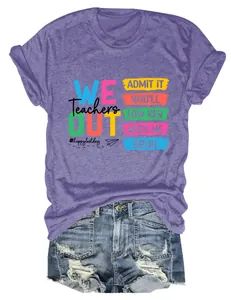 Paars T-shirt met korte mouwen en 'Teachers We Out' print en distressed denim shorts