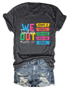 Detailopname van donkergrijs dames t-shirt met kleurrijke Teachers We Out slogan print