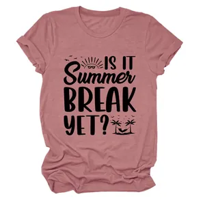Detailansicht des Damen-T-Shirts in Mauve mit Summer Break-Slogan und weichem Stoff