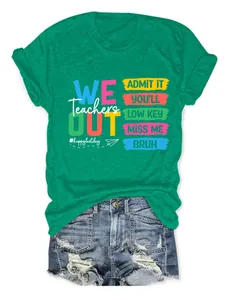 Gedetailleerde weergave van de grafische lerarenprint op een groen T-shirt.