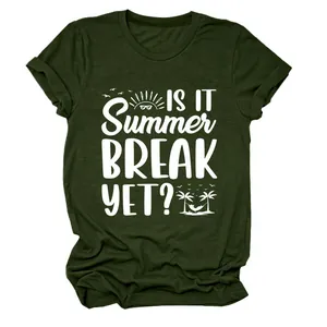 Dunkelgrünes Damen-T-Shirt mit 'Is it Summer Break Yet?' Grafik und Palmenmotiven.