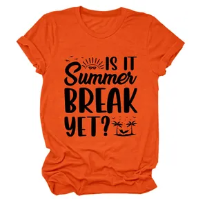 Lässiges oranges Damen T-Shirt mit dem Aufdruck 'IS IT Summer BREAK YET?' Design