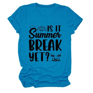 Detaillierte Ansicht eines hellblauen Damen T-Shirts mit Summer Break Yet Aufdruck.