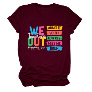 Detailweergave van het bordeauxrode dames t-shirt met Teachers We Out grafische print