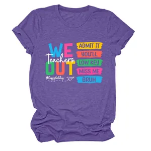 Detail van paars dames t-shirt met kleurrijke 'Teachers We Out' printopdruk