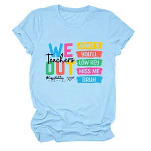 Lichtblauw dames T-shirt met kleurrijke 'Teachers We Out' grafische print