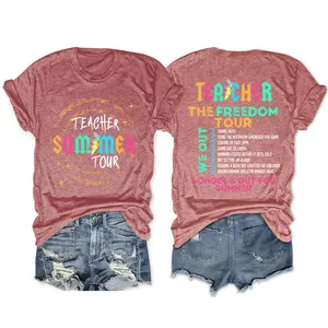 Detail van rood gemêleerd Teacher Summer Tour T-shirt met print op voor- en achterkant