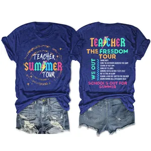Gedetailleerd overzicht van het blauwe Teacher Freedom Tour t-shirt met kleurrijke print