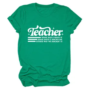 T-shirt verde da insegnante con slogan bianco e comodo scollo rotondo per donna