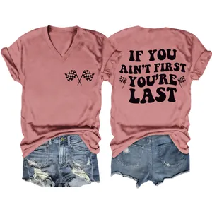Detail van dames V-hals t-shirt in oudroze met de 'If You Ain't First You're Last' opdruk