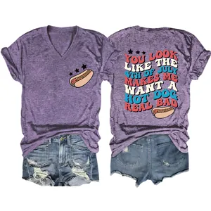 Vintage lila Damen T-Shirt mit V-Ausschnitt und lustigem 4. Juli Hotdog-Druck vorne und hinten