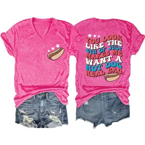 Damen V-Ausschnitt T-Shirt in Pink mit Retro 4. Juli Hotdog Aufdruck Detailansicht
