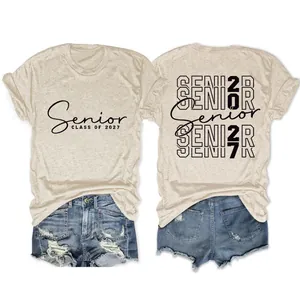 Vista dettagliata fronte e retro della t-shirt beige Senior Class of 2027 a maniche corte