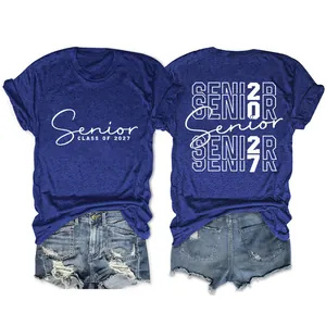 T-shirt blu Senior Class of 2027 da donna con scollo a giro e pantaloncini denim