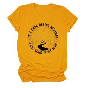 Détail d'un t-shirt jaune pour femme avec imprimé graphique Dark Desert Highway