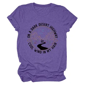 T-shirt violet à col rond avec imprimé graphique On a Dark Desert Highway et désert