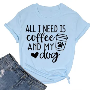 Γαλάζιο κοντομάνικο μπλουζάκι με στάμπα Coffee and Dog, χαλαρή και άνετη εφαρμογή