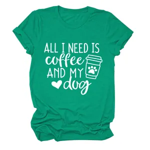 Πράσινο casual T-shirt με λεπτομερές τύπωμα 'All I Need Is Coffee and My Dog'