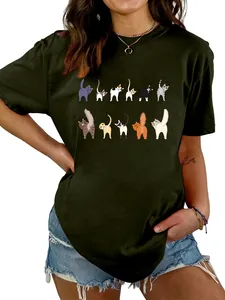 Dettaglio della stampa gatto divertente su t-shirt girocollo verde scuro da donna casual