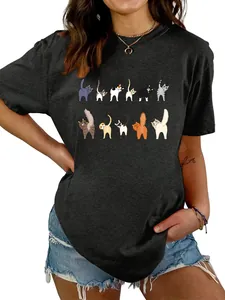 Dettaglio della stampa con gatti buffi su t-shirt grigio scuro da donna con girocollo