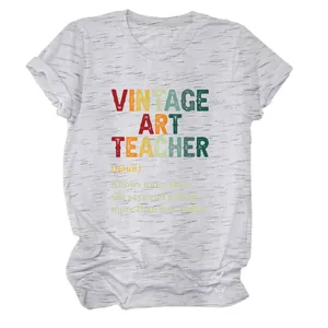 Λεπτομερής προβολή της στάμπας Vintage Art Teacher σε γκρίζο μελανζέ γυναικείο μπλουζάκι