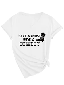 Detailopname van wit T-shirt met V-hals en de Save a horse ride a cowboy grafische print