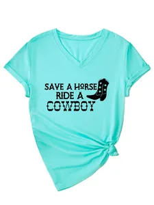 Dames T-shirt met V-hals in groenblauw met 'Save a Horse Ride a Cowboy' opdruk