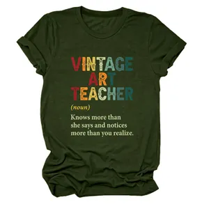 Λεπτομέρεια εκτύπωσης Vintage Art Teacher σε σκούρο πράσινο γυναικείο T-shirt