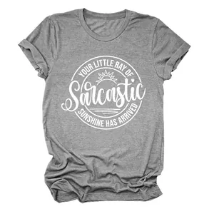 Dames grijs T-shirt met 'Little Ray of Sarcastic Sunshine' grafische print erop