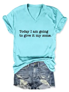 Detailansicht hellblaues V-Ausschnitt T-Shirt mit Today I am going to give it my some Aufdruck