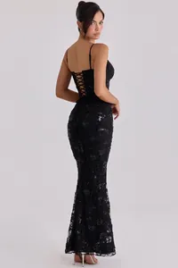 Elegante abito da sera nero con paillettes e dettaglio sexy con stringhe sulla schiena