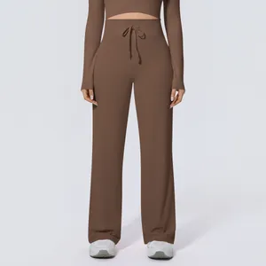 Vorderansicht-Detail der hoch taillierten Yoga-Hose mit Kordelzug in sattem Kaffeebraun