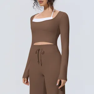 Καφέ μακρυμάνικο crop top γιόγκα με λευκό σχέδιο ψεύτικου διπλού στρώματος στο λαιμό