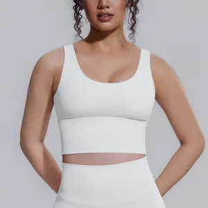 Vista macro dettagliata di un reggiseno sportivo bianco ad alto impatto per il fitness