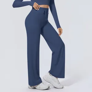 Detailansicht der marineblauen Yoga-Hose mit hoher Taille, weitem Bein und Kordelzug