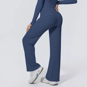 Rückansicht einer blauen Yoga-Hose mit hoher Taille und elastischem Nylon für schlanke Passform