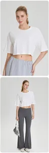 Αναπνεύσιμο λευκό modal yoga crop top για γυναίκες σε πλήρη αθλητική εμφάνιση