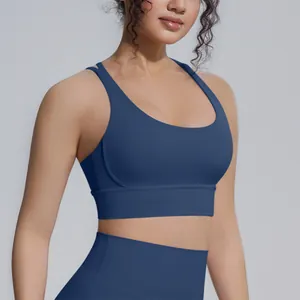 Dettaglio del reggiseno sportivo blu navy in nylon e spandex con schiena incrociata