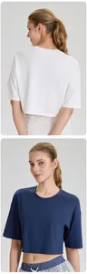 Μπροστινή και πίσω όψη γυναικείου κοντού t-shirt γιόγκα σε λευκό και σκούρο μπλε.