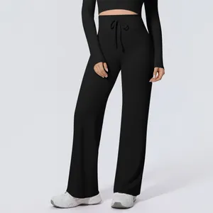 Detailansicht der schwarzen Yoga-Hose mit hoher Taille und verstellbarem Tunnelzug