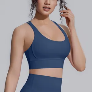 Primo piano di reggiseno sportivo blu navy antiurto in tessuto nylon spandex