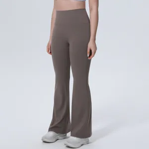 Pantalon de yoga évasé taille haute taupe, coupe respirante et galbante pour le fitness