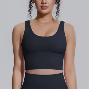 Primo piano di un reggiseno sportivo nero ad alto impatto per lo yoga e il fitness intensivo