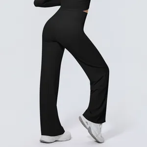 Rückansicht von schwarzen, hoch taillierten weiten Yogahosen für Damen zum Fitnesstraining